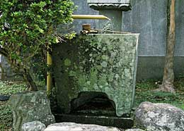 石製手水鉢