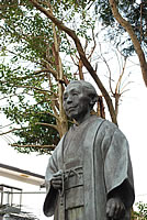 玉木リツ像