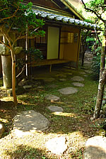 Ϫ