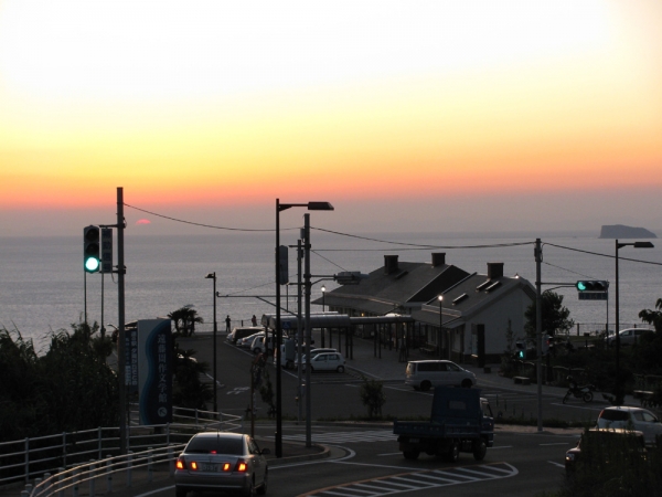 文学館から見る夕陽の画像4