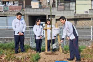 長崎総合科学大学附属高校の植樹