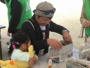 新聞紙エコバッグ工作