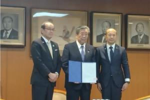 自民党