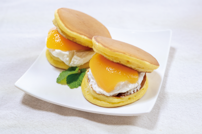 びわのパンケーキサンド