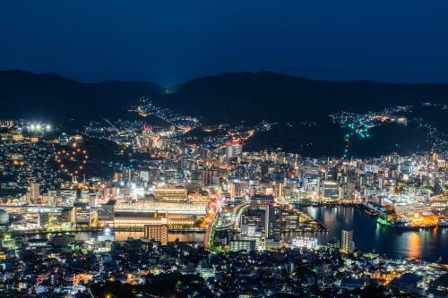 長崎星物語が見える稲佐山展望台からの夜景