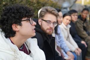 平和学習に参加する外国人