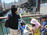 大浦川の昔の様子を写真で説明している