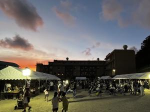 夜の会場