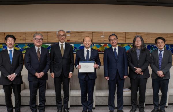 審議会から市長へ報告書を提出しました