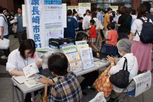 歯っぴいスマイルフェスティバルの血管年齢測定の様子
