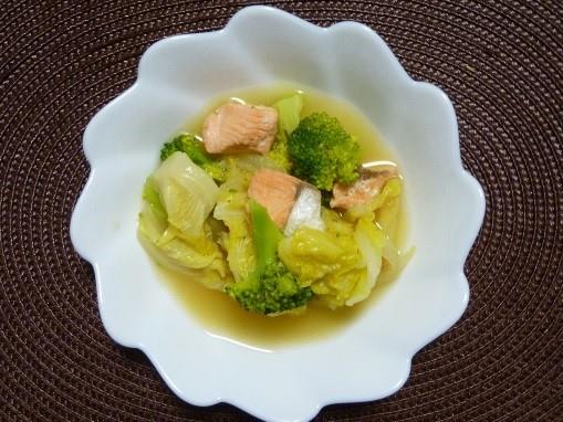 キャベツと鮭のみそバター煮の料理の写真