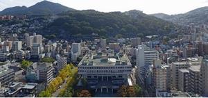 東側（市民会館側）風頭山、寺町を望む