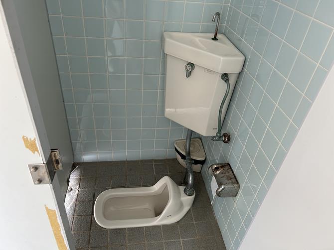鶴の尾団地東公園のトイレの画像1