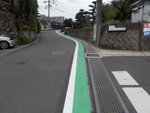 「グリーンベルト」の路面標示の設置（古賀小学校区）整備後の画像