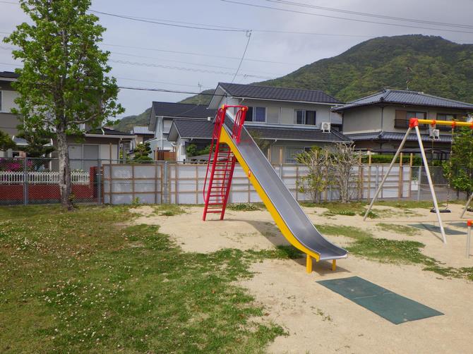 滑り台の画像