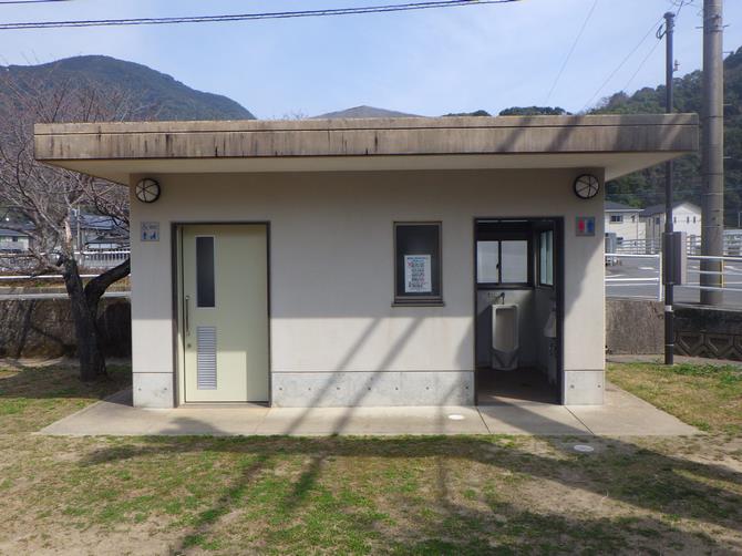 矢上町三丁目公園の便所整備前の画像