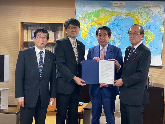自民党