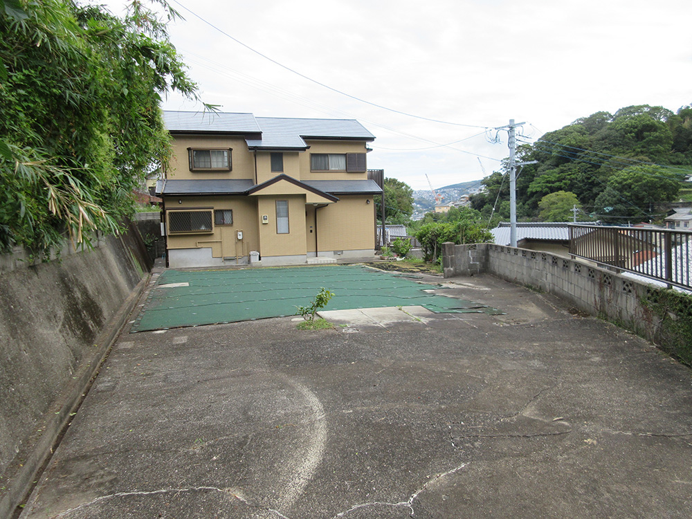 【売買】バス停に近い斜面地の宅地の画像4