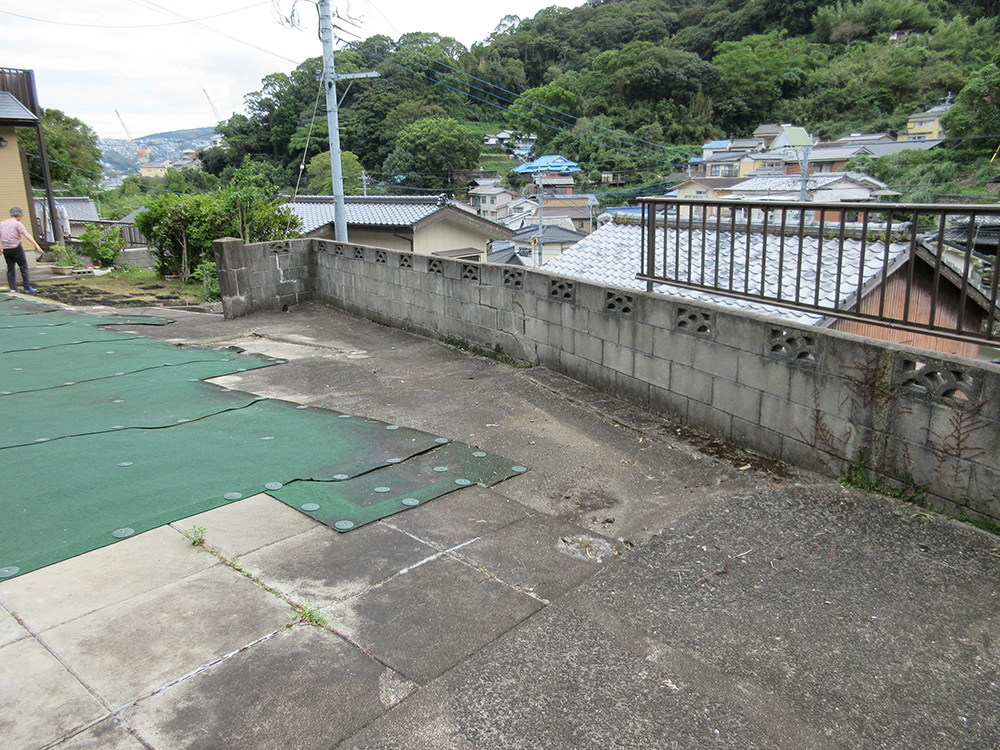 【売買】バス停に近い斜面地の宅地の画像5
