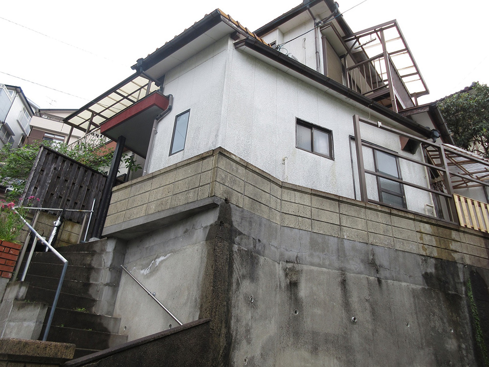 【売買・賃貸ともに可】長崎駅近くの高台の2階建の画像1